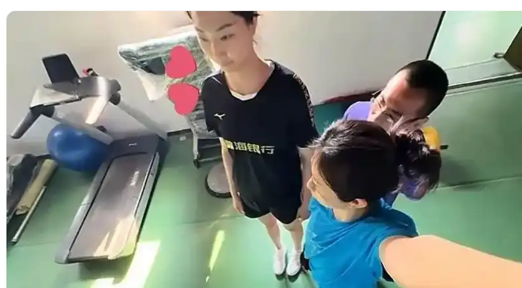 她们当中或