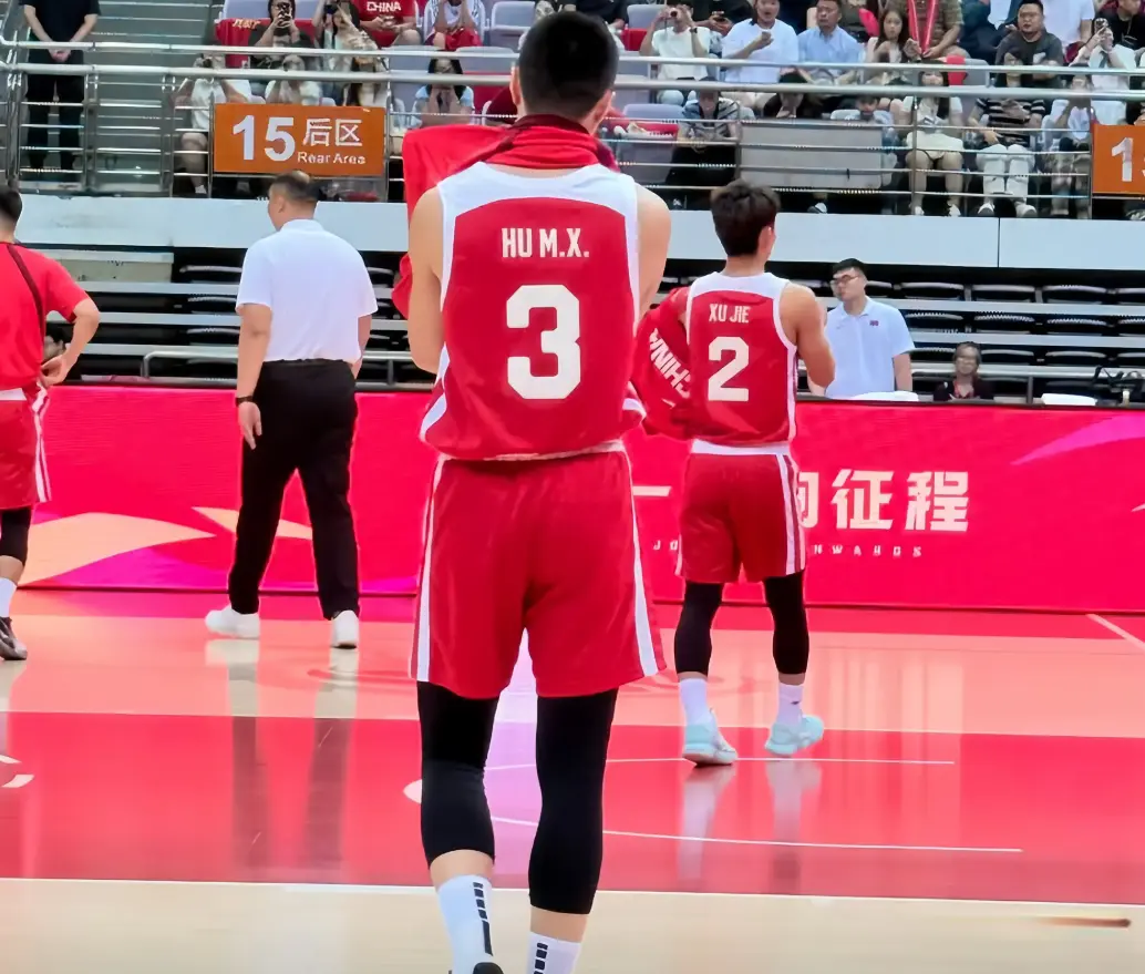 相鼓励, 胡明轩变得, 男篮夺亚军